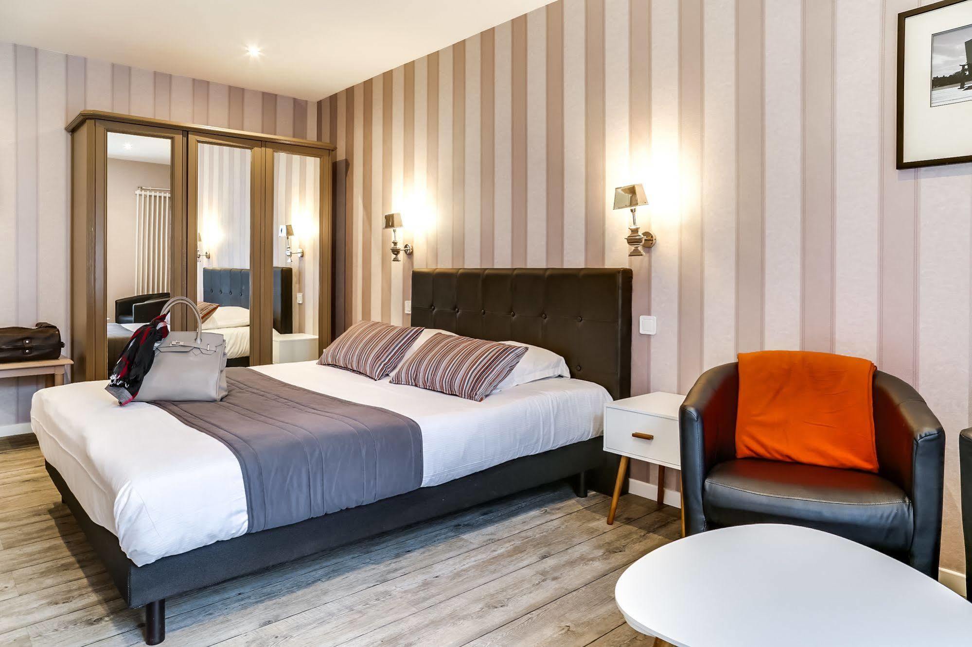 Hotel-Spa-Piscine Le Petit Castel Beuzeville-Honfleur المظهر الخارجي الصورة