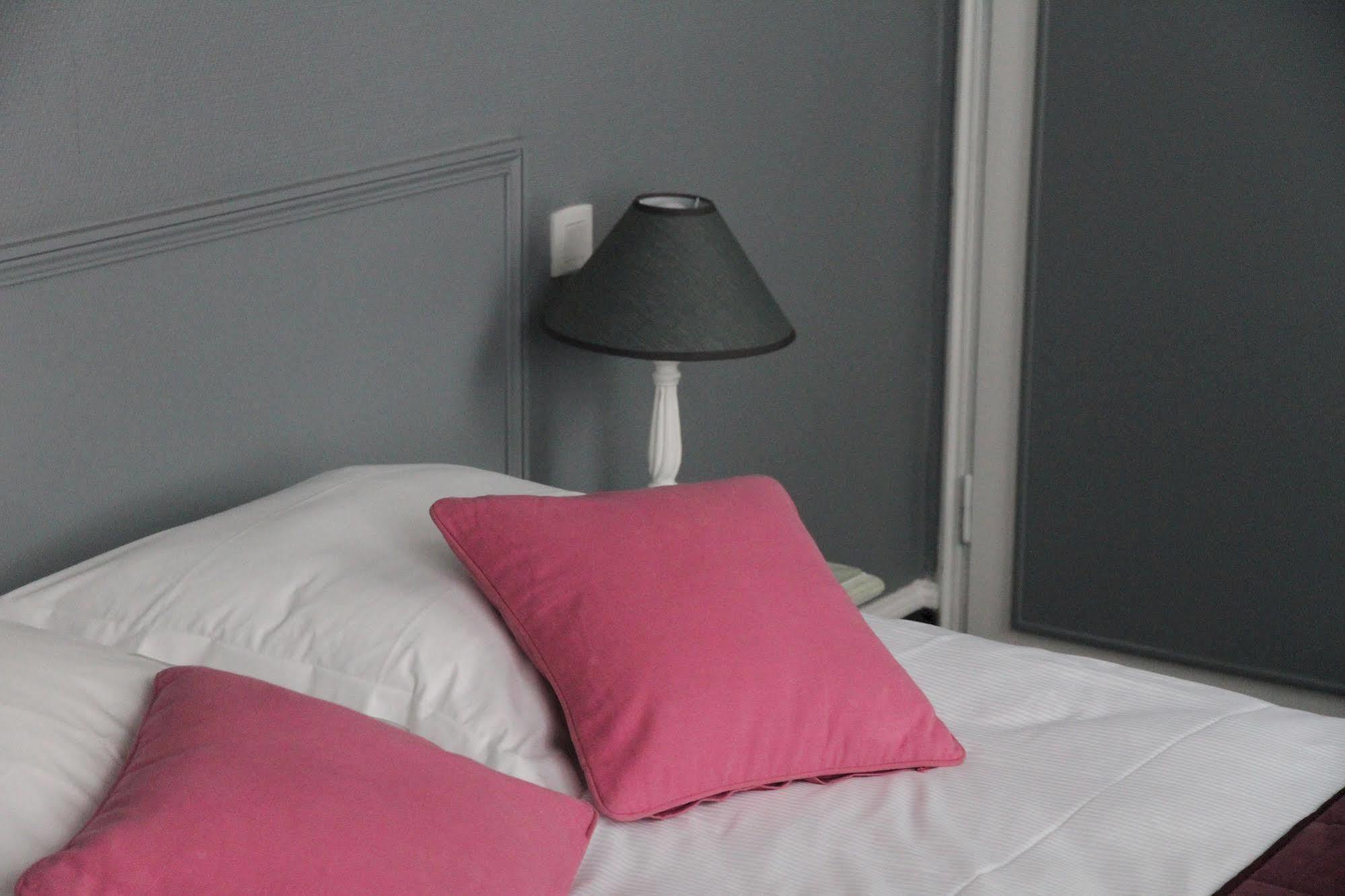 Hotel-Spa-Piscine Le Petit Castel Beuzeville-Honfleur المظهر الخارجي الصورة